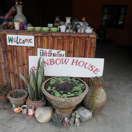 Rainbow House Pai Hotel Bagian luar foto