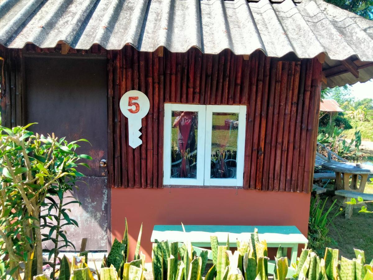 Rainbow House Pai Hotel Bagian luar foto