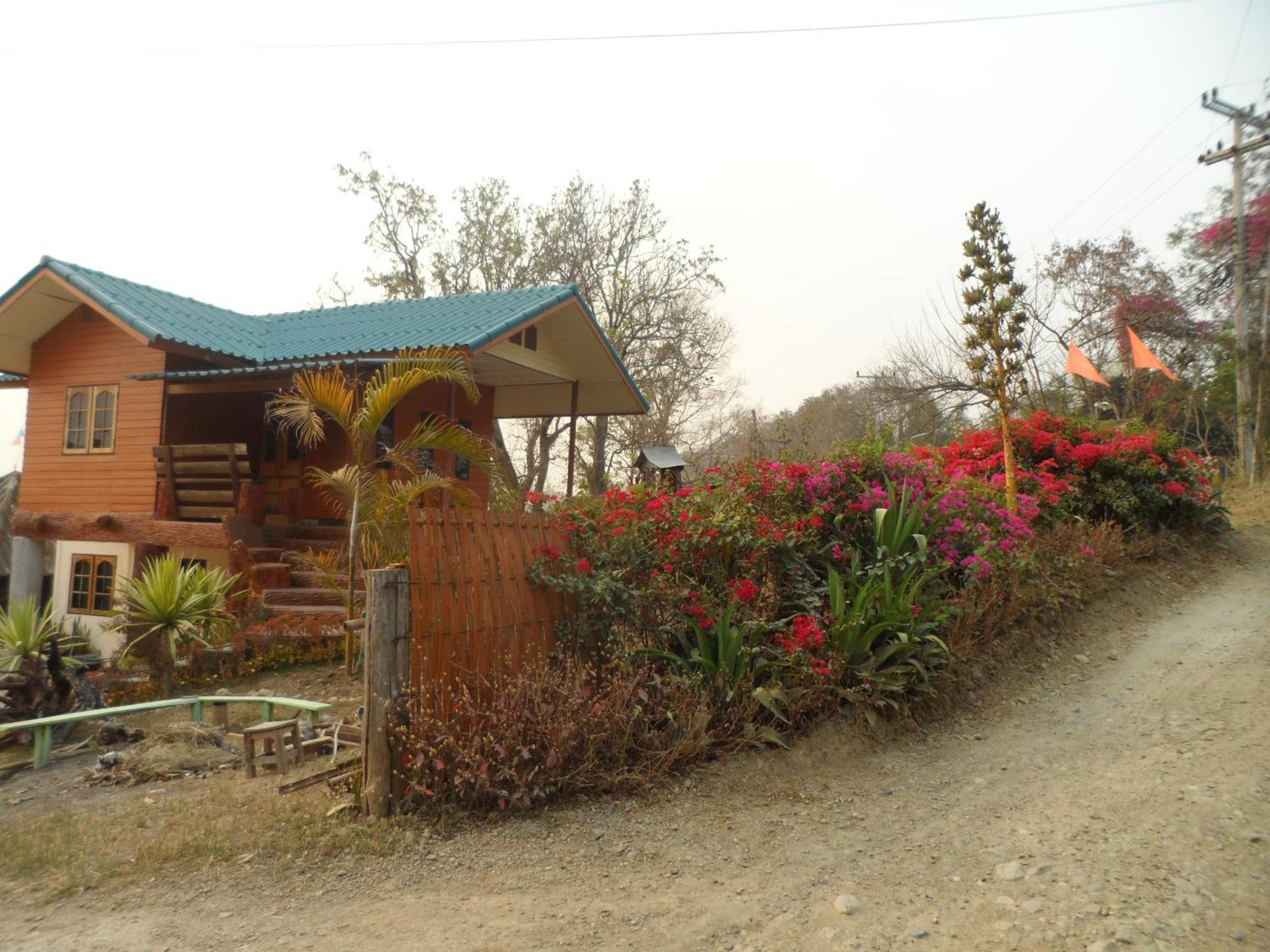 Rainbow House Pai Hotel Bagian luar foto