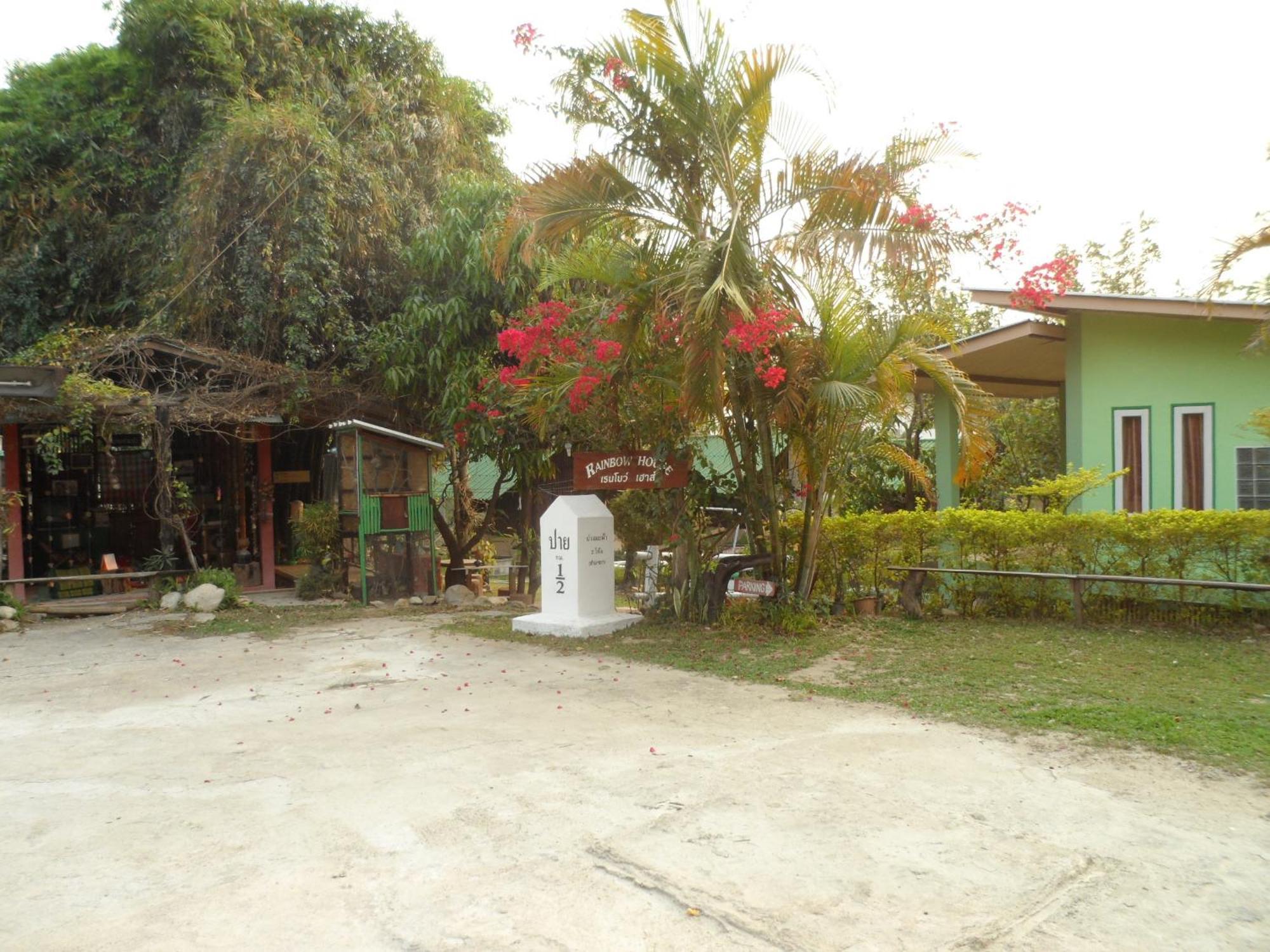 Rainbow House Pai Hotel Bagian luar foto